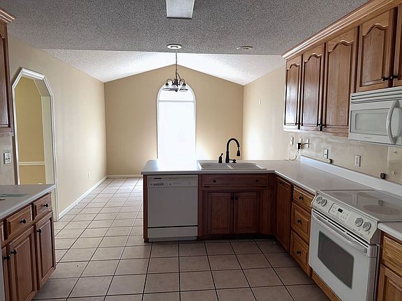 5th image of 100 Britt Dr #1