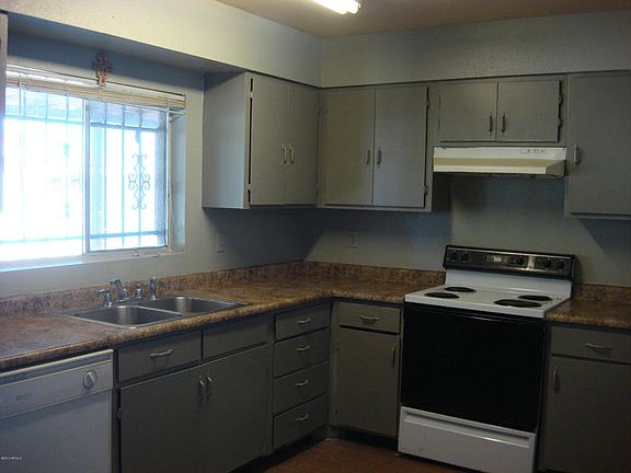 2nd image of 7122 W Wilshire Dr