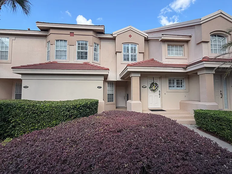 407 Enclave Pl — Photo 1