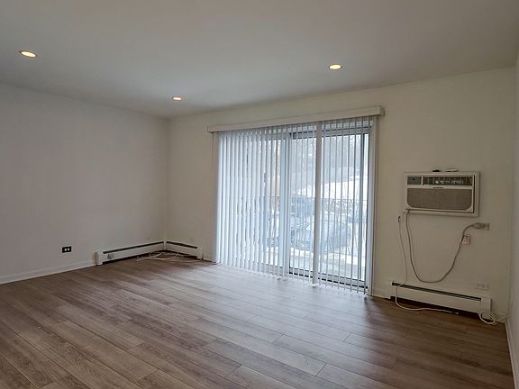 4th image of 8231 S Archer Ave #7