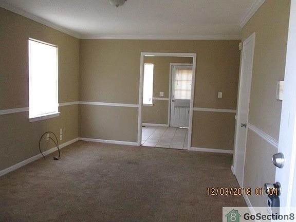 3rd image of 2839 Creek Ln NE