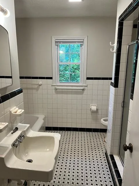 2 bed, 1421 sqft, $1,850 — Photo 2