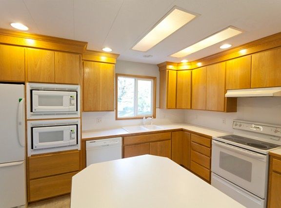 5th image of 1182 E Axton Rd