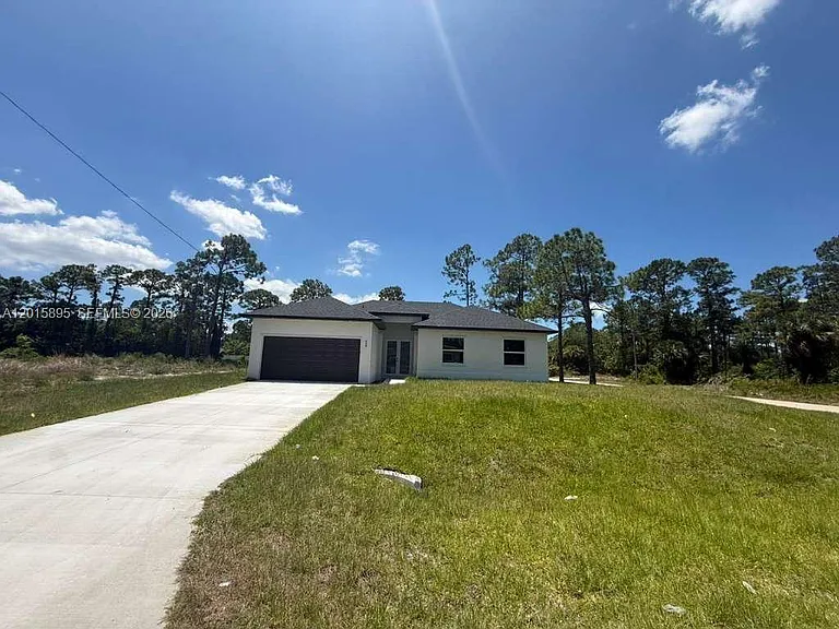 908 Winters St E — Photo 3