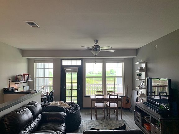 3rd image of 789 Oxbow Ave #218