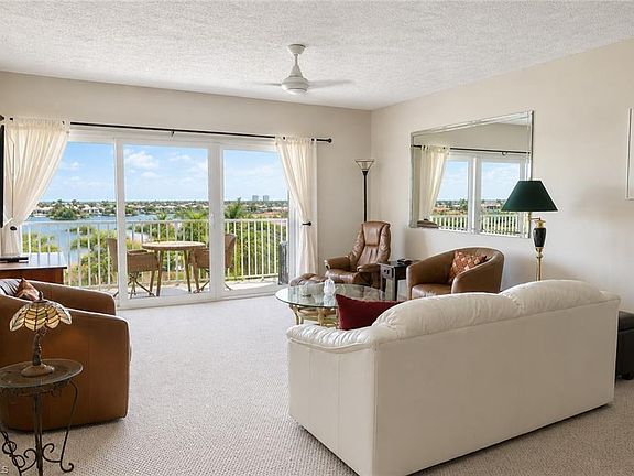 4th image of 60 Pelican ST W #602