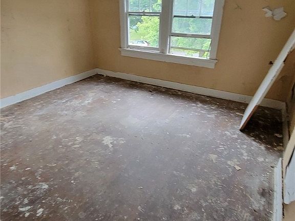 4th image of 1820 W Grand Ave