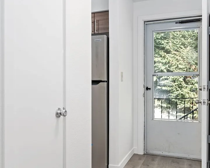 913 Harrington Ave NE — Photo 37