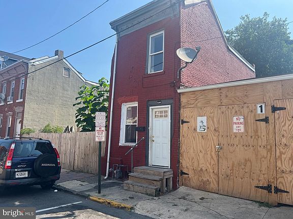 2nd image of 115 Moss St