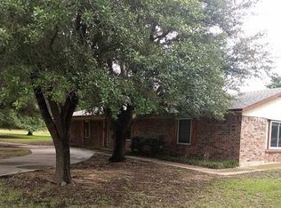 541 Kiowa Dr E, Lake Kiowa, TX 76240