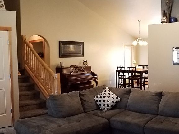 5th image of 462 Canyon Crest Dr W