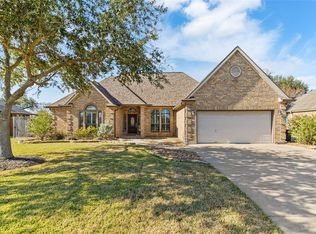 105 Gadwall Dr, Clute, TX 77531