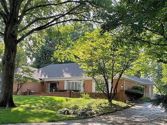 2nd image of 4838 Laurel Cir