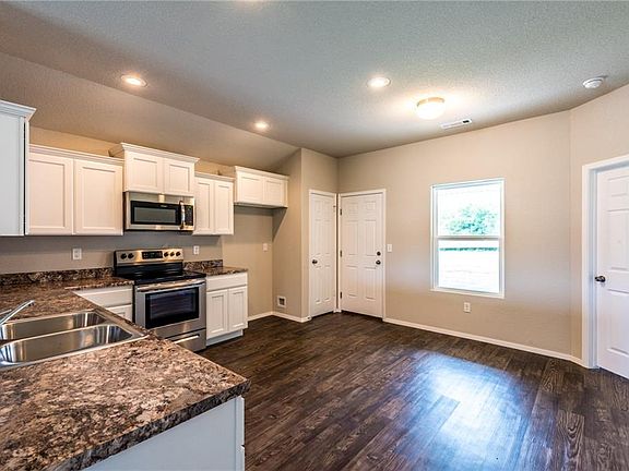 5th image of 5046 W Claxton Cir