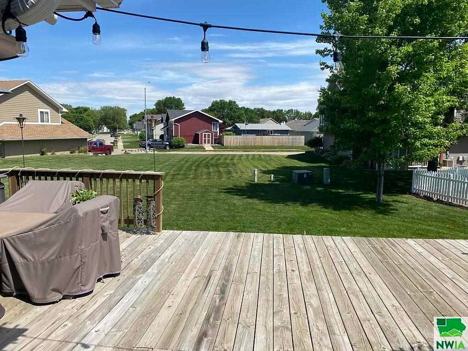 2nd image of 3729 Violet Ln