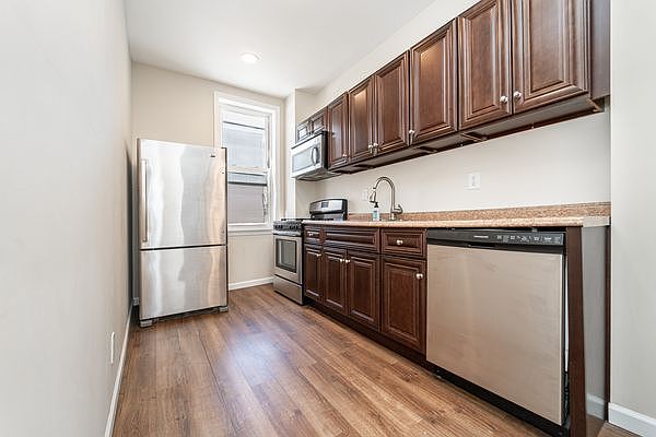 1st image of 27-14 Crescent St #1W