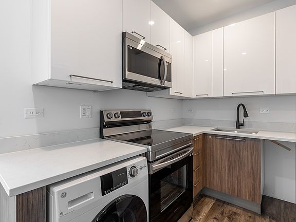 3rd image of 940 W Carmen Ave #103