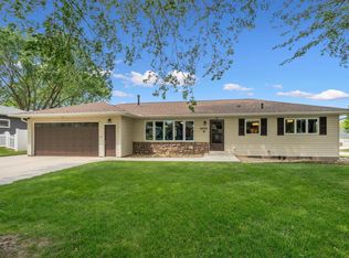 4023 Crestview Dr, Cedar Falls, IA 50613