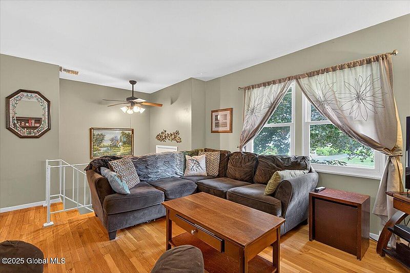 3rd image of 22 Teakwood Drive