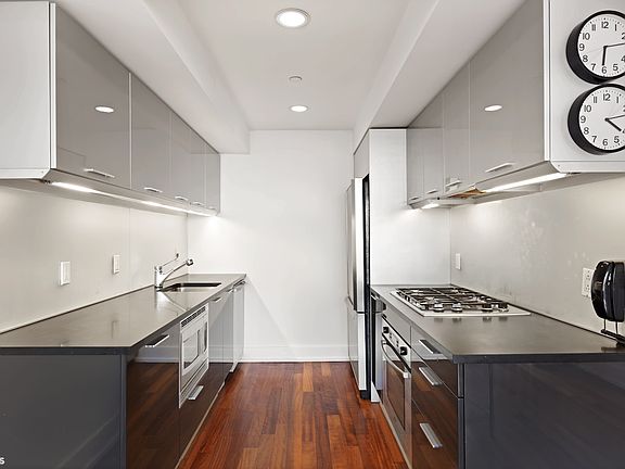 3rd image of 350 W 42nd St APT 38C