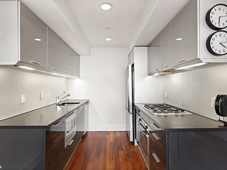 350 W 42nd St #38C — Photo 3