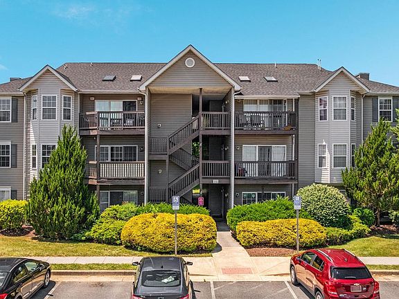 2nd image of 110 Brookland Ct APT 10