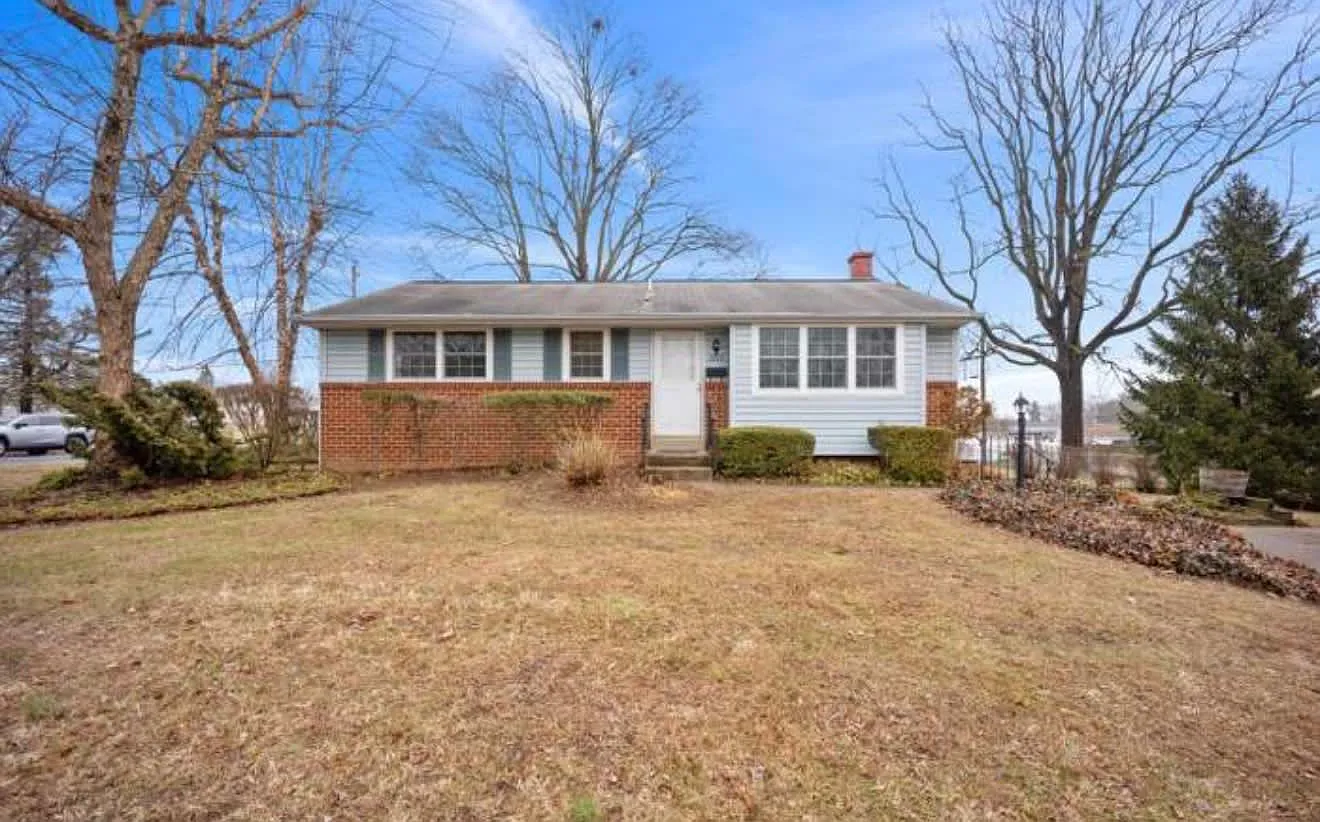 3 bed, $2,100 — Photo 1