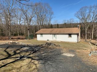 3248 Bluebird Dr, Bushkill, PA 18324
