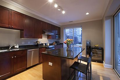 5th image of 60 W Erie St APT 601