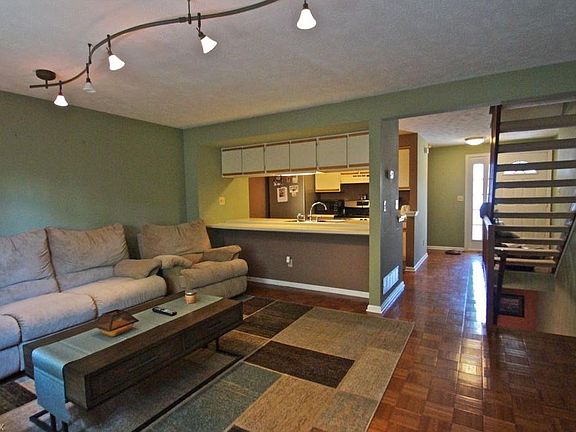 3rd image of 1202 Pinecrest Pl #5-B