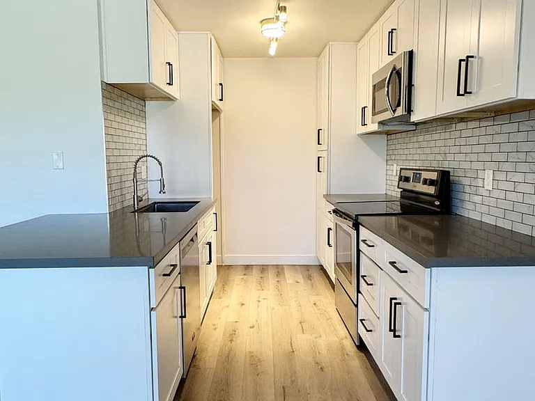 1061 Park Ave #304 — Photo 9