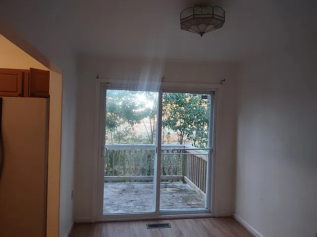 902 Russell Ct W — Photo 5