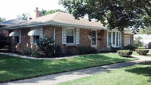 2nd image of 1900 S Bristol Ave