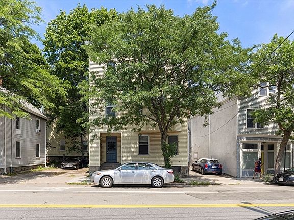 2nd image of 258-260 Cypress St