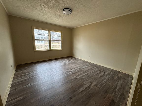 5th image of 302 W Montview St