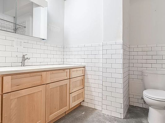 5th image of 1095 De Kalb Ave #2D