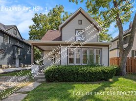 62 Grand Ave NE, Grand Rapids, MI