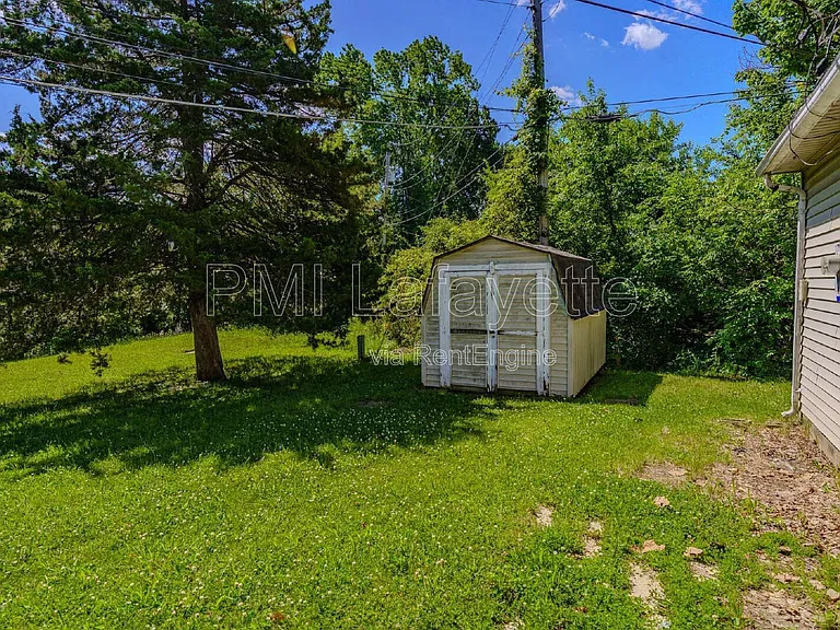 821 Julia Ln — Photo 6