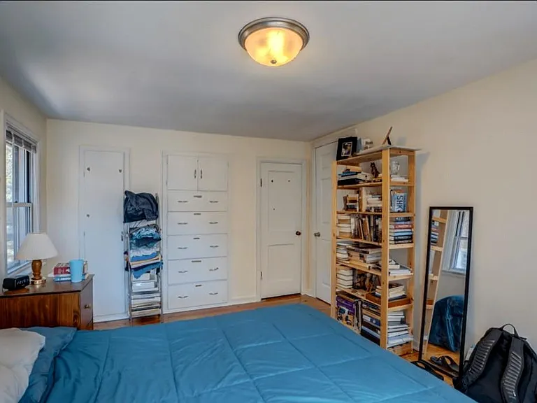 2821 Commercial Ave — Photo 3