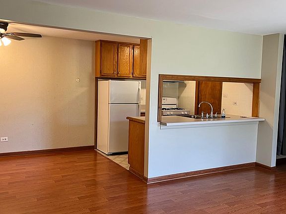 2nd image of 15942 Ozark Ave