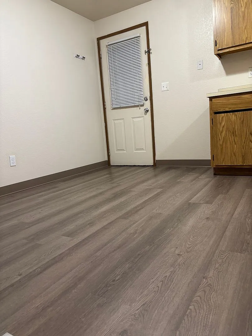 Evergreen Court — Photo 4