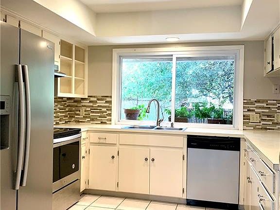 3rd image of 11911 Highland Oaks Trl