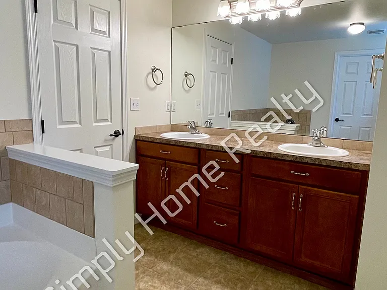 6546 36th Ln SE — Photo 9