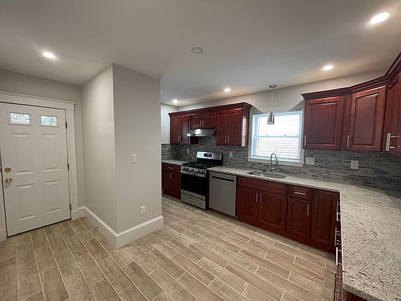 3rd image of 10 Cady Ave #1