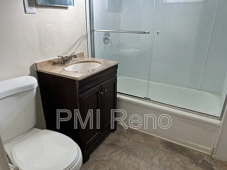 1747 1/2 C St #1B — Photo 4