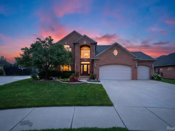50414 Greycoat Ln, Macomb, MI 48044