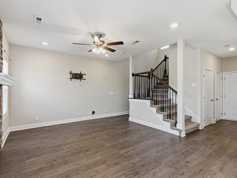 801 Marksman Ct — Photo 6