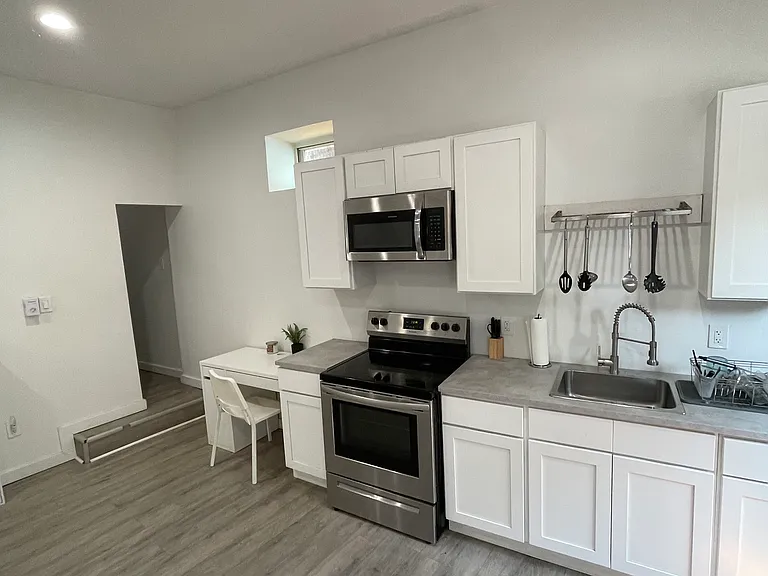 1810 Point Breeze Ave — Photo 3
