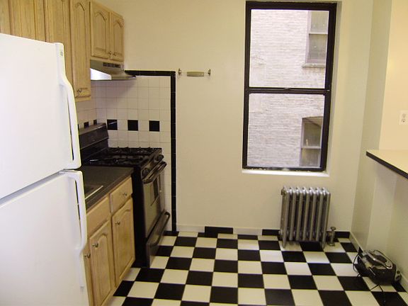 4th image of 426 E 115th St APT 5C