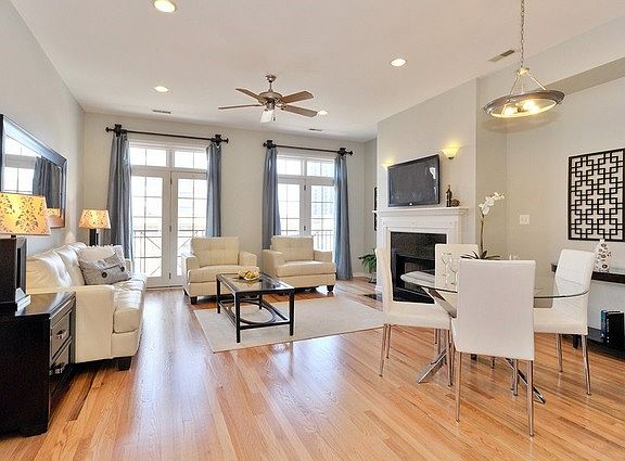 3rd image of 4704 N Kenmore Ave APT 4B